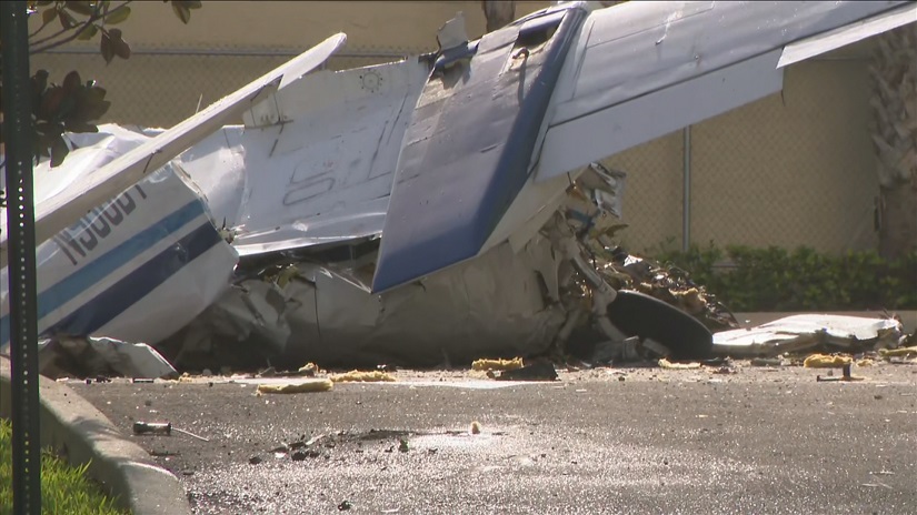 Dos muertos tras choque de avioneta contra edificio en EE.UU.