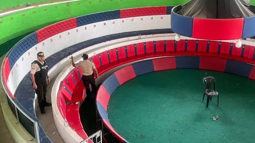 En abril de 2025, 12 personas fueron asesinadas en una gallera del cantón El Carmen, Manabí. Seis personas sospechosos esperan audiencia preparatoria de juicio.