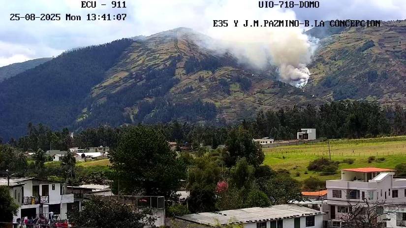 Incendio forestal en el volcán Ilaló.