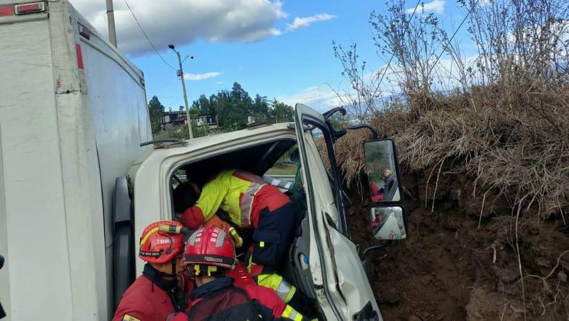 El conducto del camión quedó atrapado.