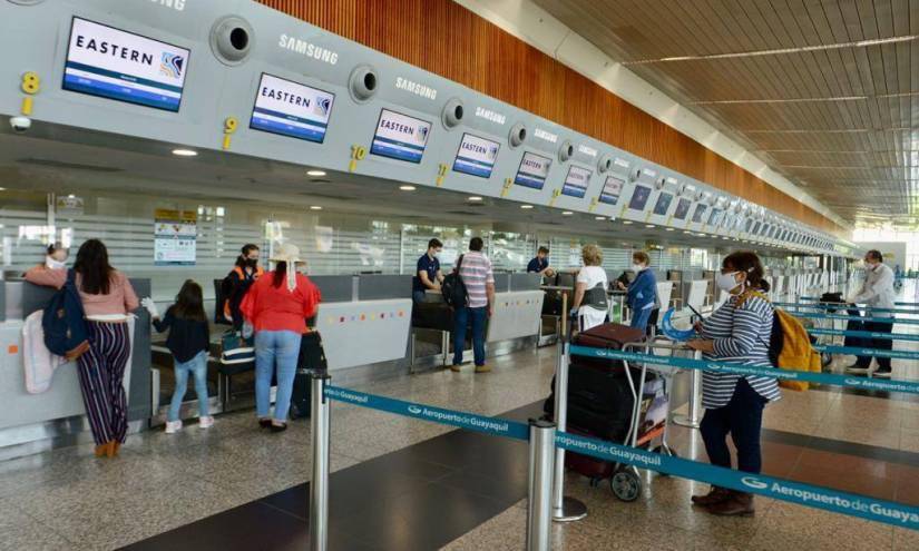 Así es el protocolo que deberán seguir los pasajeros que arriban a Ecuador