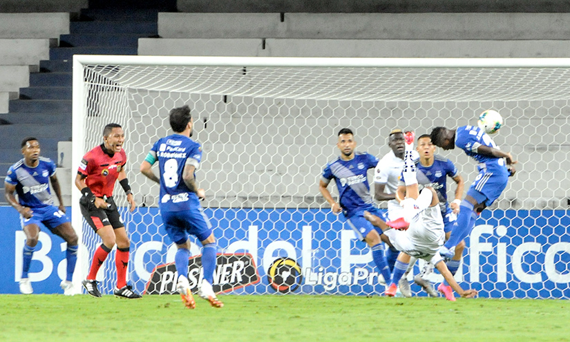 Emelec suma quinto juego sin ganar tras empate con Liga de Quito