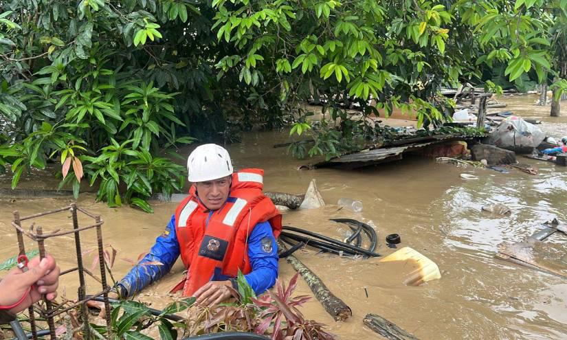 Inundaciones en Esmeraldas: las clases se suspenden en algunos cantones