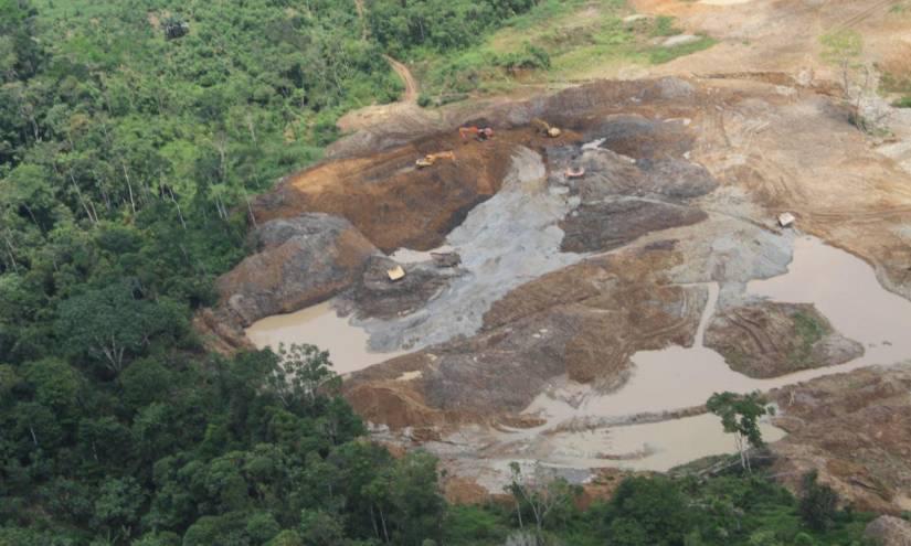 Todas las actividades mineras en Napo fueron suspendidas por el Gobierno, ambientalistas aseguran que la explotación continúa.