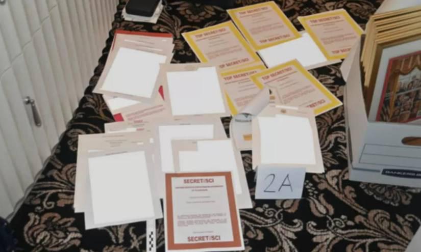 Esta es la imagen divulgada por el departamento de Justicia de algunos de los documentos hallados en Mar-a-Lago. (DEPARTAMENTO DE JUSTICIA)