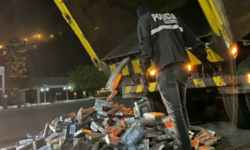 La Policía incautó 55 toneladas de cloruro de calcio en el sector de Pifo, en Pichincha.