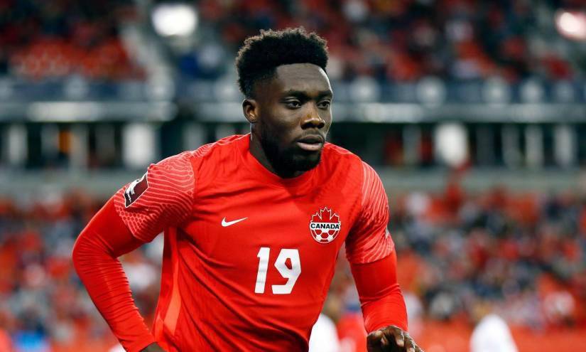 Alphonso Davies lidera la lista de Canadá