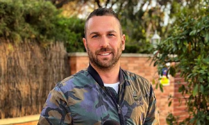 Jordi Martín es un paparazzi especializado en perseguir a Piqué y Clara.