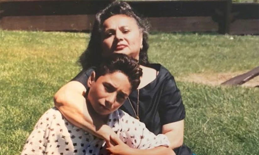 Michael Corleone junto a su madre.