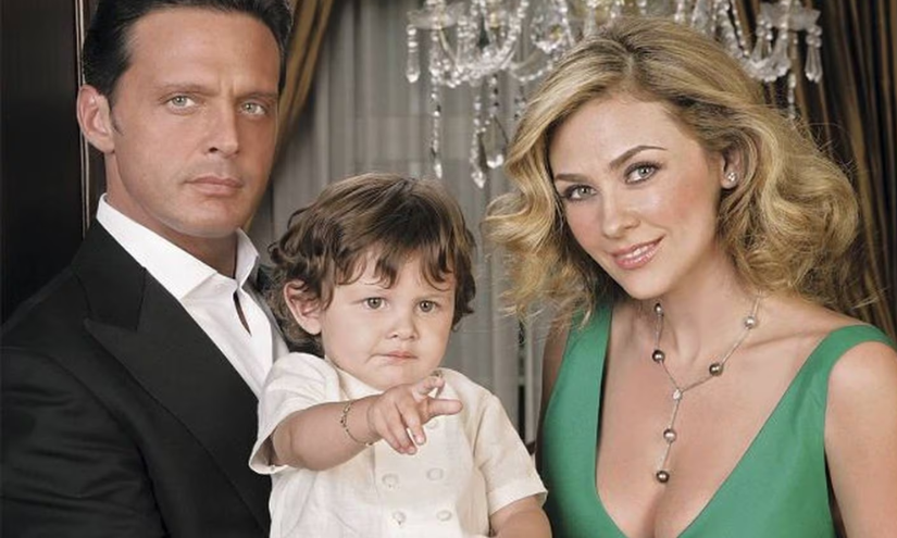 Luis Miguel y Aracely Arámbula cuando presentaron públicamente a Miguel, su hijo mayor.
