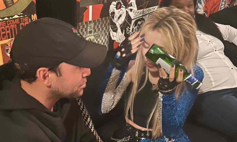 Scooter Braun, mánager de la cantante, publicó la imagen de la joven agredida después del concierto