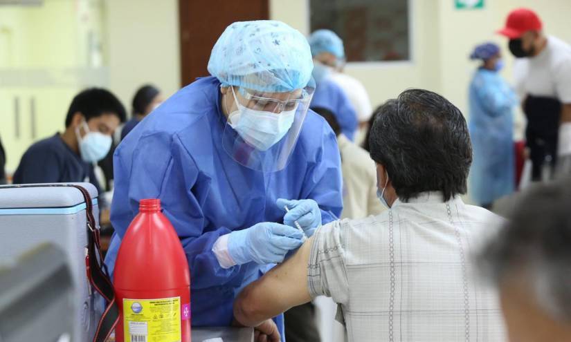 9 millones de personas ya tienen la primera dosis contra el COVID-19 en Ecuador