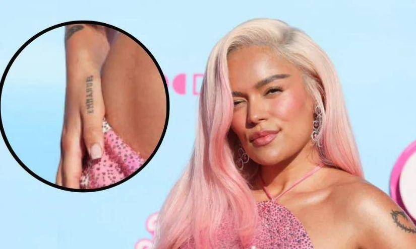 El domingo 9 de julio, en la premiere de Barbie en Los Ángeles, la cantante colombiana todavía lucía el tatuaje del nombre de su ex en su pulgar derecho