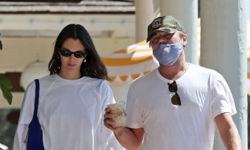 Leonardo Dicaprio y Victoria Ceretti, una de su larga lista de novias menores a 25 años.