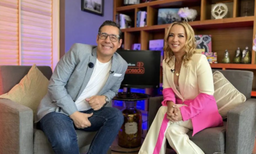 Adamari López y Yordi Rosado durante la entrevista.