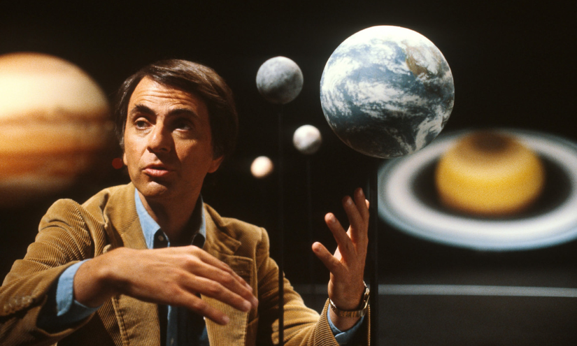 Carl Sagan fue un astrónomo, astrofísico y principalmente un reconocido divulgador científico estadounidense.