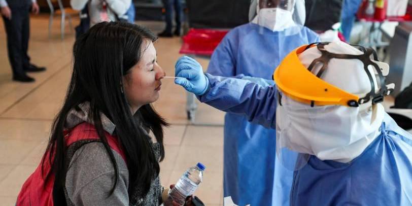 El contagio de la variante ómicron ya es comunitario en Ecuador