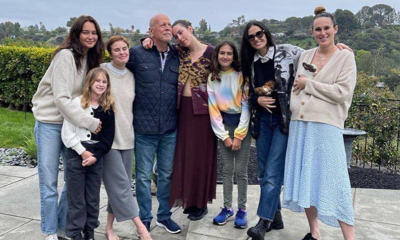 Foto compartida por Demi Moore de la celebración del cumpleaños del actor, marzo 2023