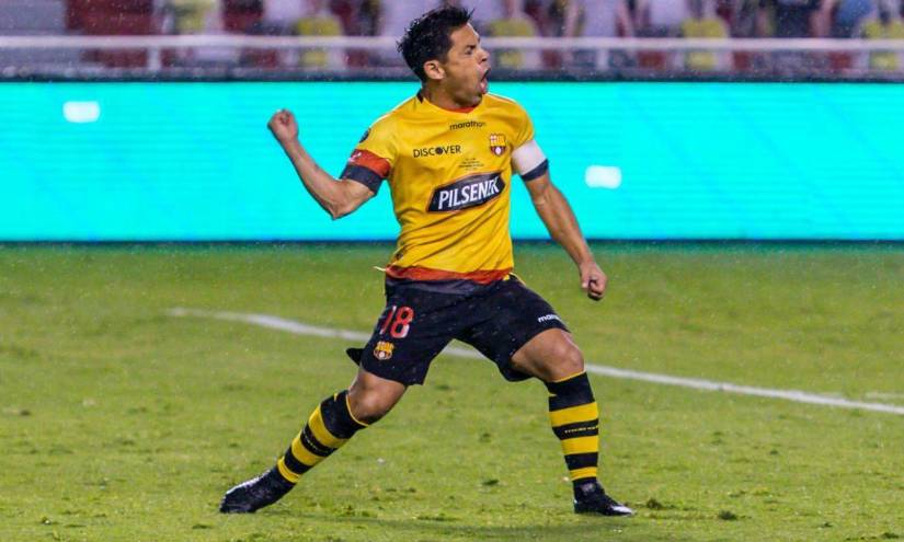Matías Oyola convirtió uno de los tres penales de Barcelona SC en la final de 2020 ante Liga de Quito en Casa Blanca. Los canarios dieron su vuelta olímpica número 16 en la capital.