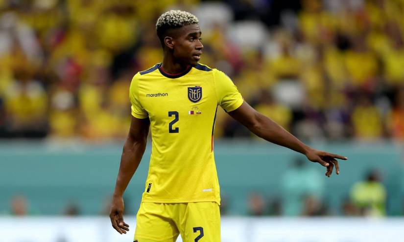 Félix Torres en el partido ante el Mundial de Qatar