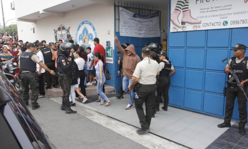 Dalton Narváez, el 20 de octubre pasado, fue a votar con un gran resguardo de seguridad.
