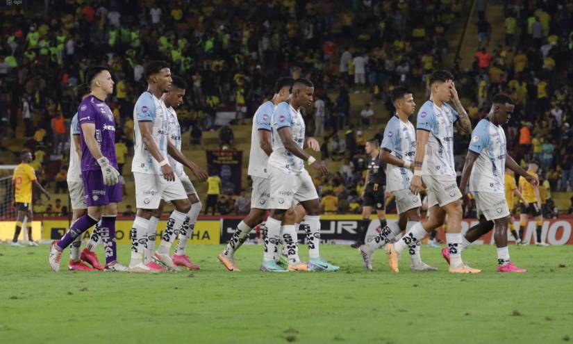 Los jugadores de Guayaquil City, al final del partido contra Barcelona, en el penúltimo juego del año en la serie A.