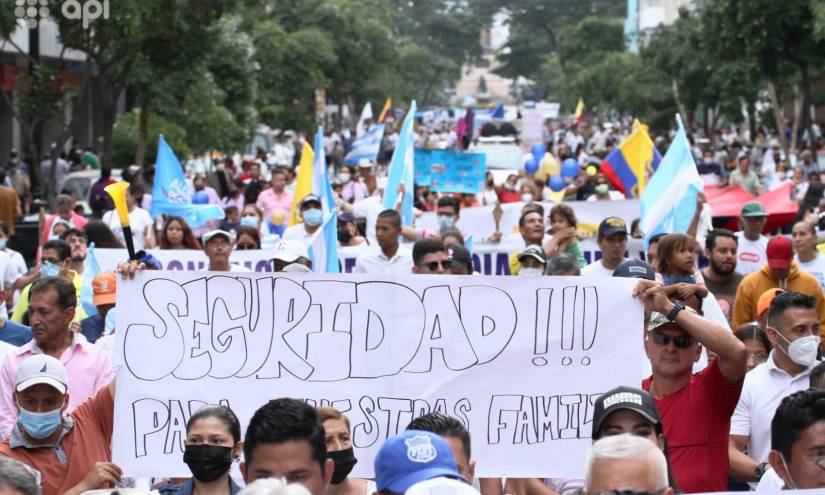 Ciudadanos marchan en Esmeraldas y Guayaquil en contra de la inseguridad