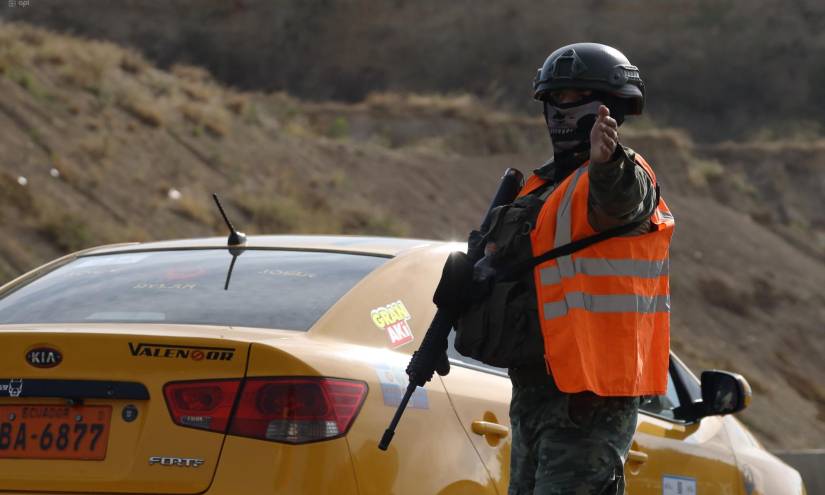 Imagen de los operativos realizados en Manta, Manabí, tras el asesinato del alcalde mantense Agustín Intriago.,