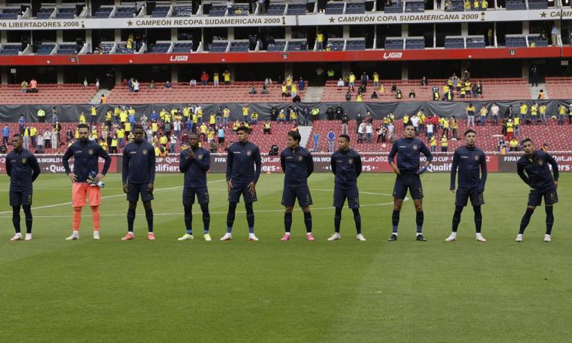 Ecuador va con línea de 4 y cinco volantes ante Chile