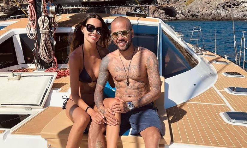 Alves está casado con la modelo española Joana Sanz. Ella lo defendió públicamente antes de su arresto.