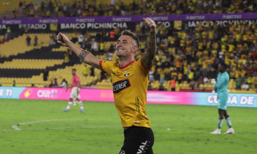 Damián Díaz celebra el gol del empate de Barcelona ante IDV