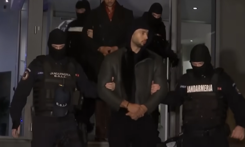 Captura de pantalla de video del arresto de Andrew Tate en diciembre del 2022.