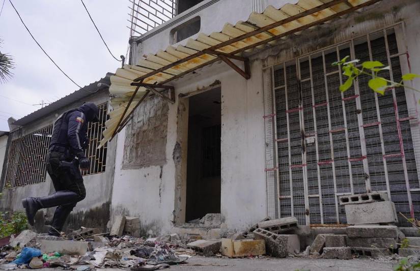 El miedo, la intimidación, las extorsiones y las amenazas, fueron el detonante para que varias familias del noroeste de Guayaquil dejaran sus casas abandonadas.