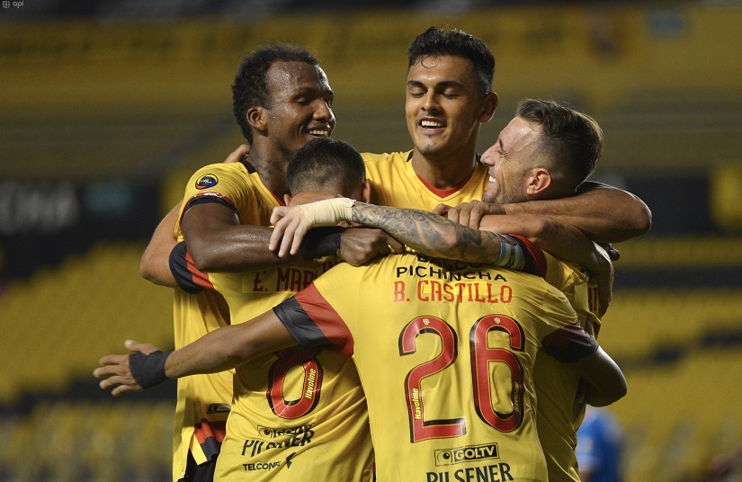 Barcelona gana a U. Católica y queda a un punto del líder