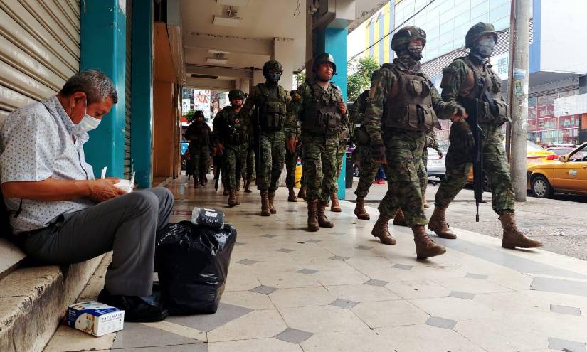 Comerciantes ambulantes no tuvieron público a quien vender sus productos.