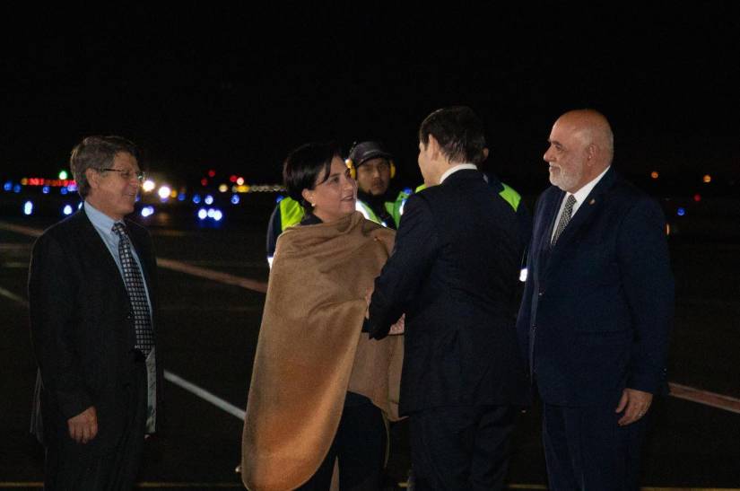 Sommerfeld recibe a Marco Rubio en el aeropuerto.
