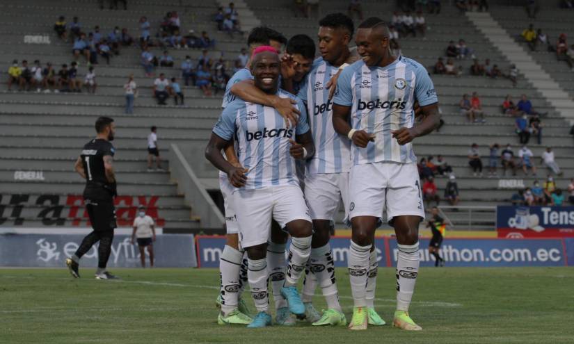Guayaquil City remonta a Delfín en el Jocay y respira en la tabla de posiciones