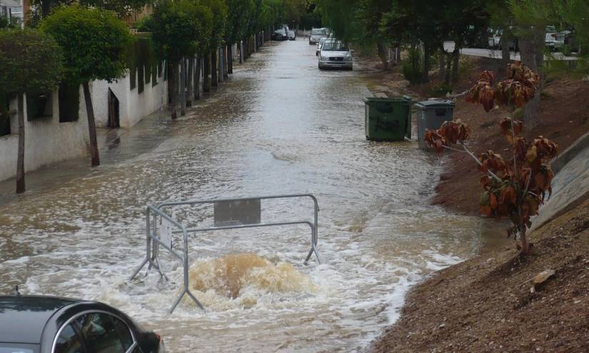 Primeras lluvias del 2022 provocan inundaciones y colapso de canales en Guayaquil