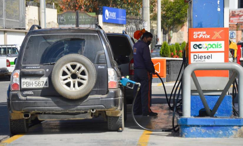 Precio histórico de la gasolina súper en $ 5.20 en las estaciones de servicio de Ecuador