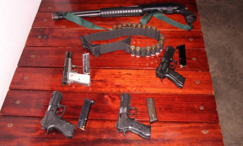 Armas incautadas por la PNC, de Guatemala, en 2016. Un fusil de asalto en buenas condiciones o nuevo puede costar entre US$ 1.200 y US$ 3.000 en el mercado negro.