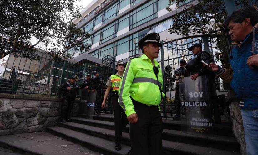 Edificio de Contraloría permanece con resguardo policial tras incidente con autoridad subrogante