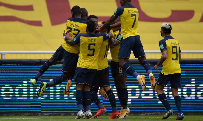 Jugadores de Ecuador celebrando la goleada por 6-1.