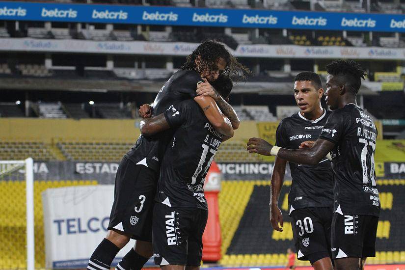 Barcelona celebra su aniversario con triunfo y liderato