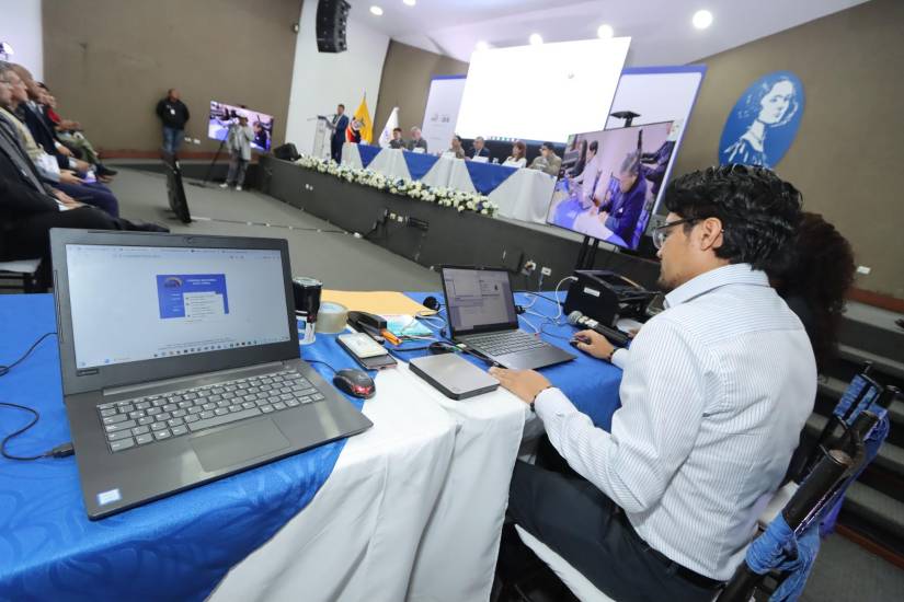 Sellado y verificación de la base de datos del Sistema Informático de Escrutinios y Resultados.