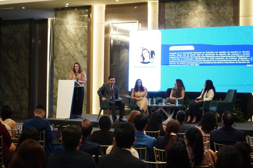 La UEES reunió expertos que debatieron sobre Inteligencia Artificial, Derecho y Ética en Ecuador.