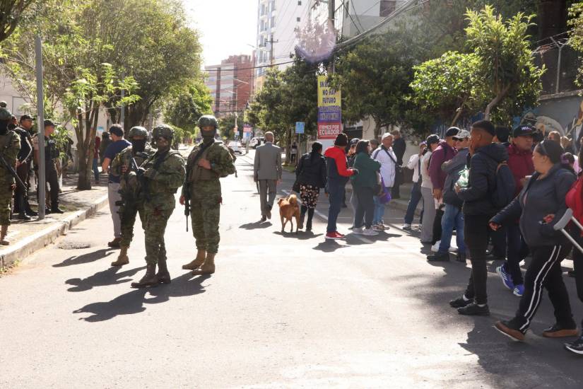 Concentración en los exteriores de la Corte Constitucional.