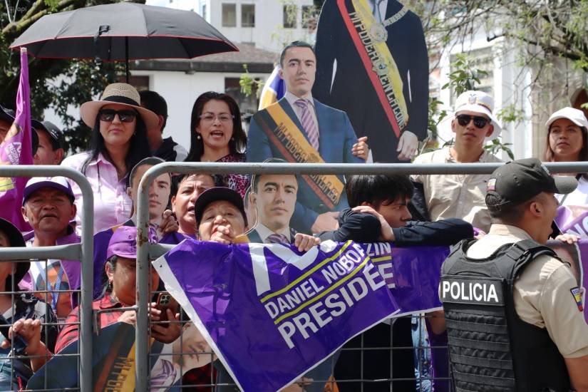 Simpatizantes de Daniel Noboa en la Plaza Grande de Quito.
