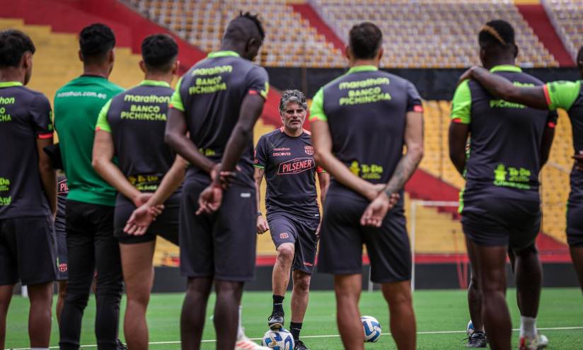 Diego López, en un entrenamiento de Barcelona, en una imagen de archivo.