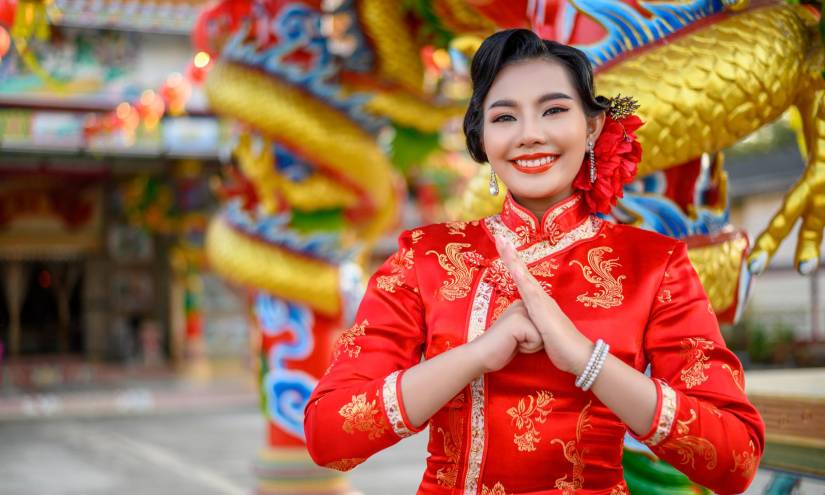 Vestir de rojo es costumbre de año nuevo entre los chinos.