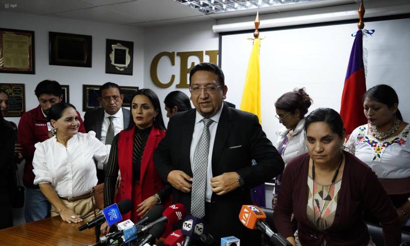 Virgilio Saquicela solo duró dos días en su nuevo periodo como presidente de la Asamblea.